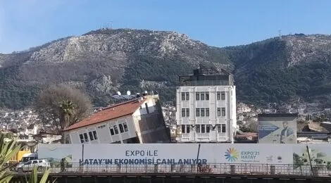 Yolu Depremden Geçen Hızlandırılmış Trenin Rayları